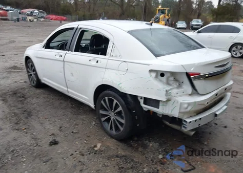 2013 Chrysler 200 Limited z USA, uszkodzony, nr VIN 1C3CCBCG8DN651270